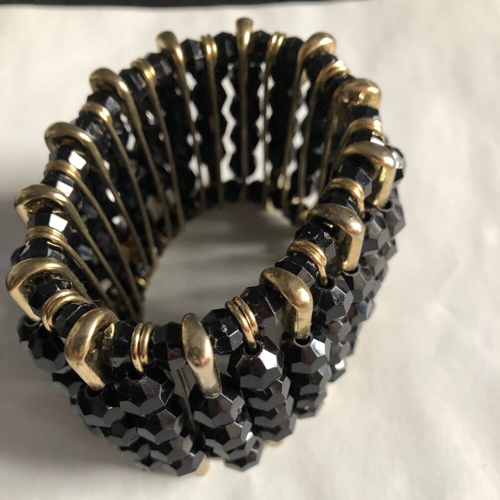 Beautiful bracelet black beads elastic metal spacer multimedia